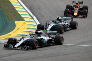 „Formulės-1“ pasaulio čempionato priešpaskutinį etapą Brazilijoje laimėjo L. Hamiltonas