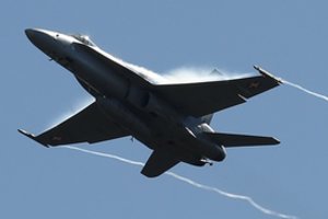 Prie Okinavos sudužo JAV naikintuvas, įgula išgelbėta