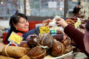 Karas dėl kainų augimo: kiek iš tikrųjų pasikeitė kainos ir darbo užmokestis?