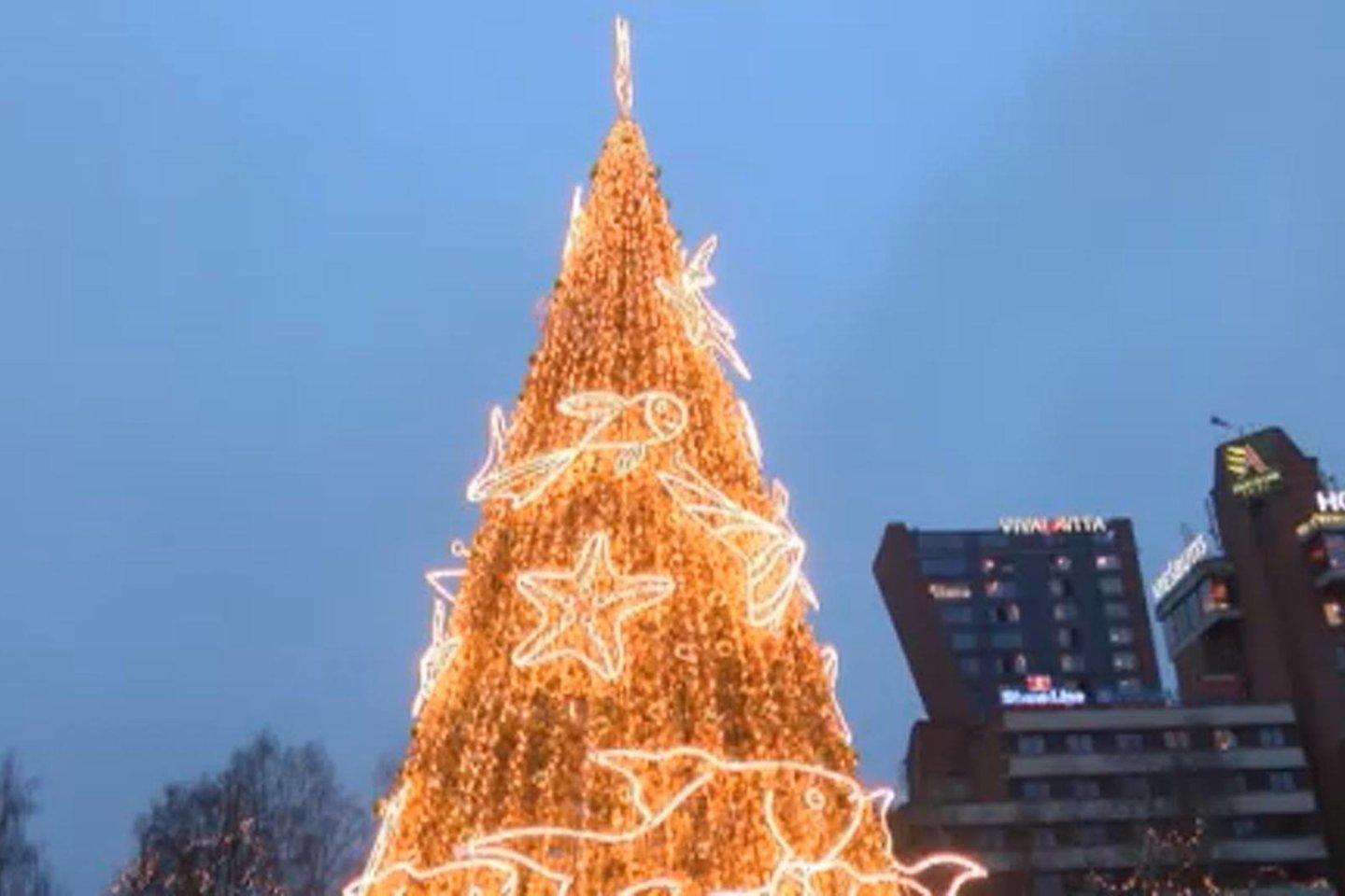 Pernai išlaidumu Kalėdoms išsiskyrusi Klaipėda šiemet pranešė apie netikėtą pasirinkimą.<br>Reportažo stop kadras