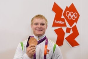 Olimpiniam prizininkui E. Petrauskui – laisvės apribojimas dėl sumušto žmogaus