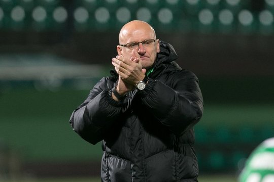 Vilniaus „Žalgirio“ treneris V. Urbonas atidavė duoklę komandai ir sirgaliams