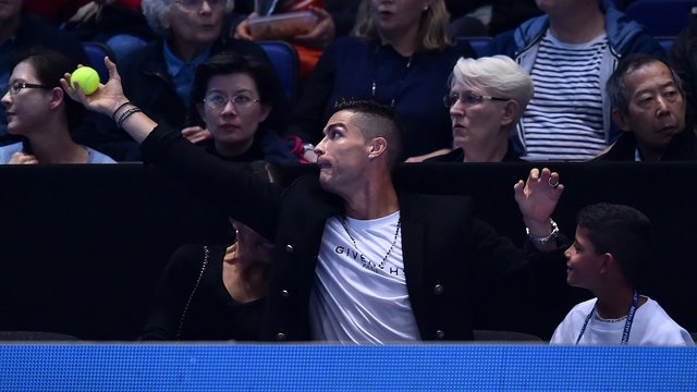 C. Ronaldo su šeima gėrėjosi pergalingu N. Džokovičiaus žaidimu