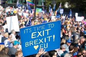 Briuselis skelbia, ko būtų imtasi nespėjus susitarti dėl „Brexit“