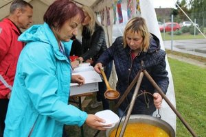 Šauniausia šeimininkė pasidalijo mėgstamiausių įdarytų bulvių receptu