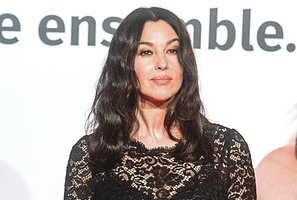 Monica Bellucci prisipažino – gandai apie jos meilės reikalus yra teisingi