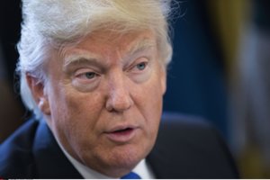 Klauso žmonos užgaidų: Donaldas Trumpas atleido pirmajai poniai nepatikusią patarėją