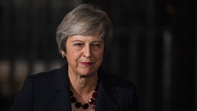 „Brexit“ išjudino T. May sostą, sąjungininkai ragina trauktis
