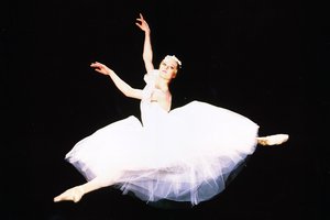 Loreta Bartusevičiūtė-Noreikienė linki dabarties Gulbėms gražaus skrydžio