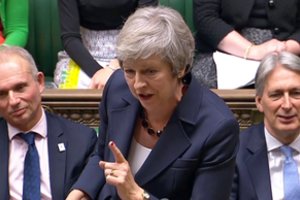 Theresa May: atmetus jos „Brexit“ susitarimą Britanija pakryptų „gilios nežinomybės“ keliu 