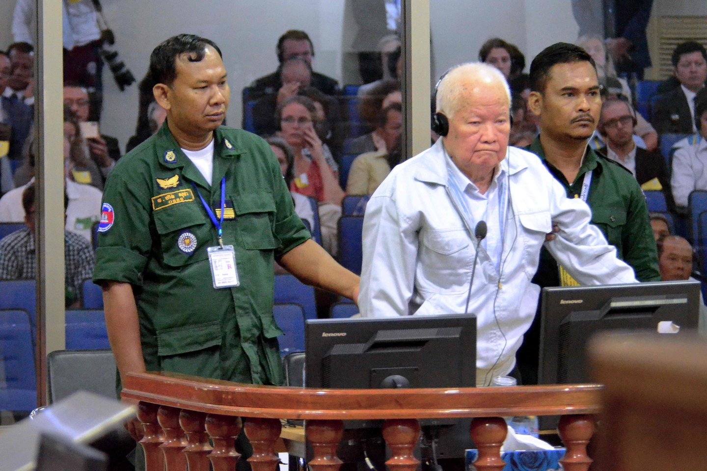  Kambodžos raudonųjų khmerų režimas vykdė genocidą per teroru paženklintą savo valdymo laikotarpį 1975–1979 metais, penktadienį istorinėje nutartyje paskelbė Jungtinių Tautų remiamas teismas.<br>AFP/Scanpix nuotr.