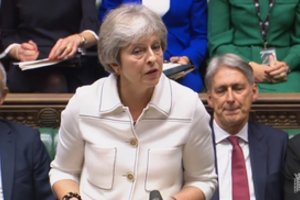 Theresa May bando suvaldyti maištą dėl „Brexit“ susitarimo