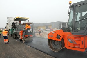 Kelininkus valdžia toliau stumia į kampą