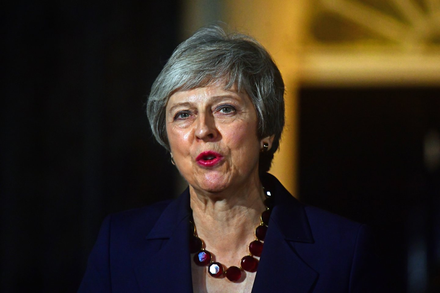 Jungtinės Karalystės ministrė pirmininkė Theresa May penktadienį tiesiogiai kreipėsi į rinkėjus prašydama paremti jos „Brexit“ planą ir laukia, ar oponentai jos pačios partijoje sutelks pakankamą paramą, kad galėtų mesti iššūkį jos vadovavimui. <br>PA Wire/Scanpix nuotr.