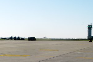 Karininko papirkimu įtariamas buvęs Šiaulių oro uosto vadovas Romas Mikšys