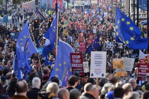 „Brexit“ ateitis kybo ant plauko: antras referendumas arčiau nei bet kada