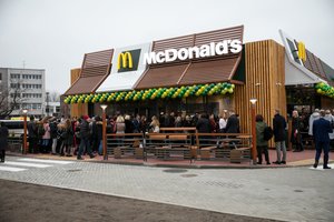 „McDonald‘s“ atvėrė duris dar viename Lietuvos mieste – sukūrė per 40 darbo vietų