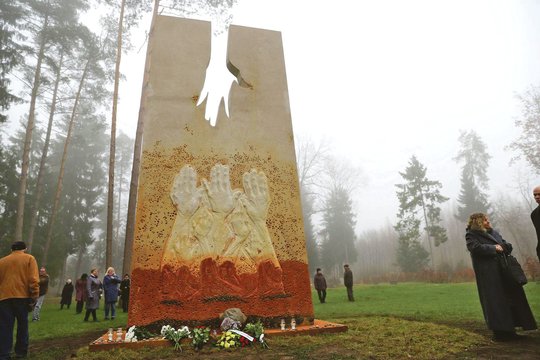 Vandžiogaloje iškilo įspūdingas memorialas