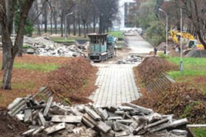 Pertvarką Reformatų skvere pradėjo nuo laiptų