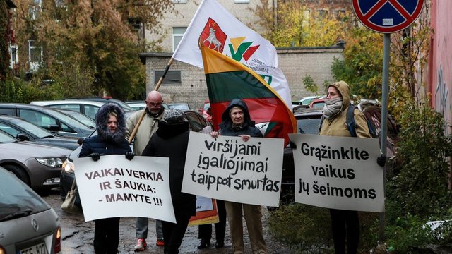 Kylančios aistros dėl vaiko teisių reformos artėja prie pavojingos ribos