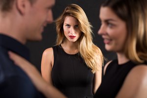 Kodėl vyrai žvalgosi į kitas moteris? 