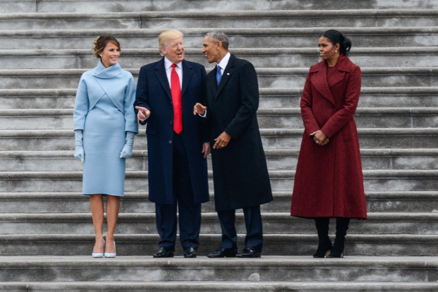 Melanijos Trump ir Michelle Obamos stilius.