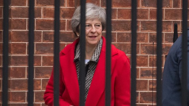 Theresa May sako, kad kita savaitė bus lemiama deryboms dėl „Brexit“