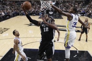 NBA čempionai įkrito į pralaimėjimų liūną