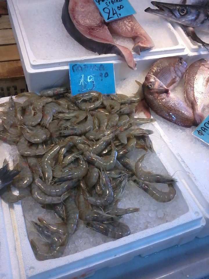 Žuvų parduotuvėje – daug šviežios žuvies ir jūrų gėrybių.<br>Nuotr. iš asmeninio albumo