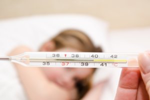 Gelbstint sunkiai susirgusią mergaitę prireikė net 150 kraujo perpylimų