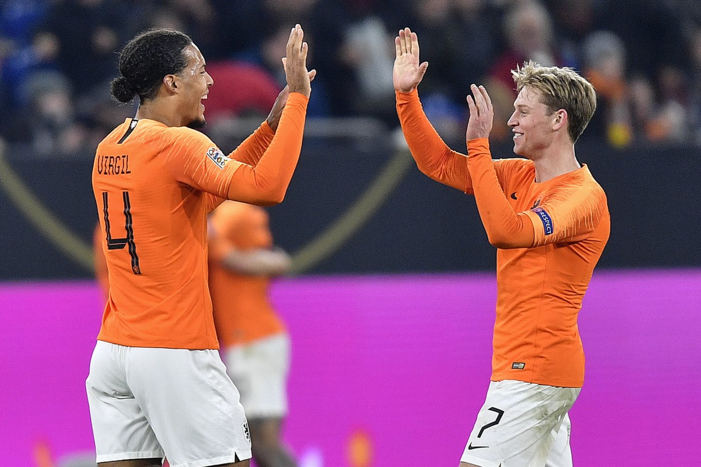  Futbolo visuomenę sužavėjo Nyderlandų gynėjo poelgis.<br> AP nuotr.