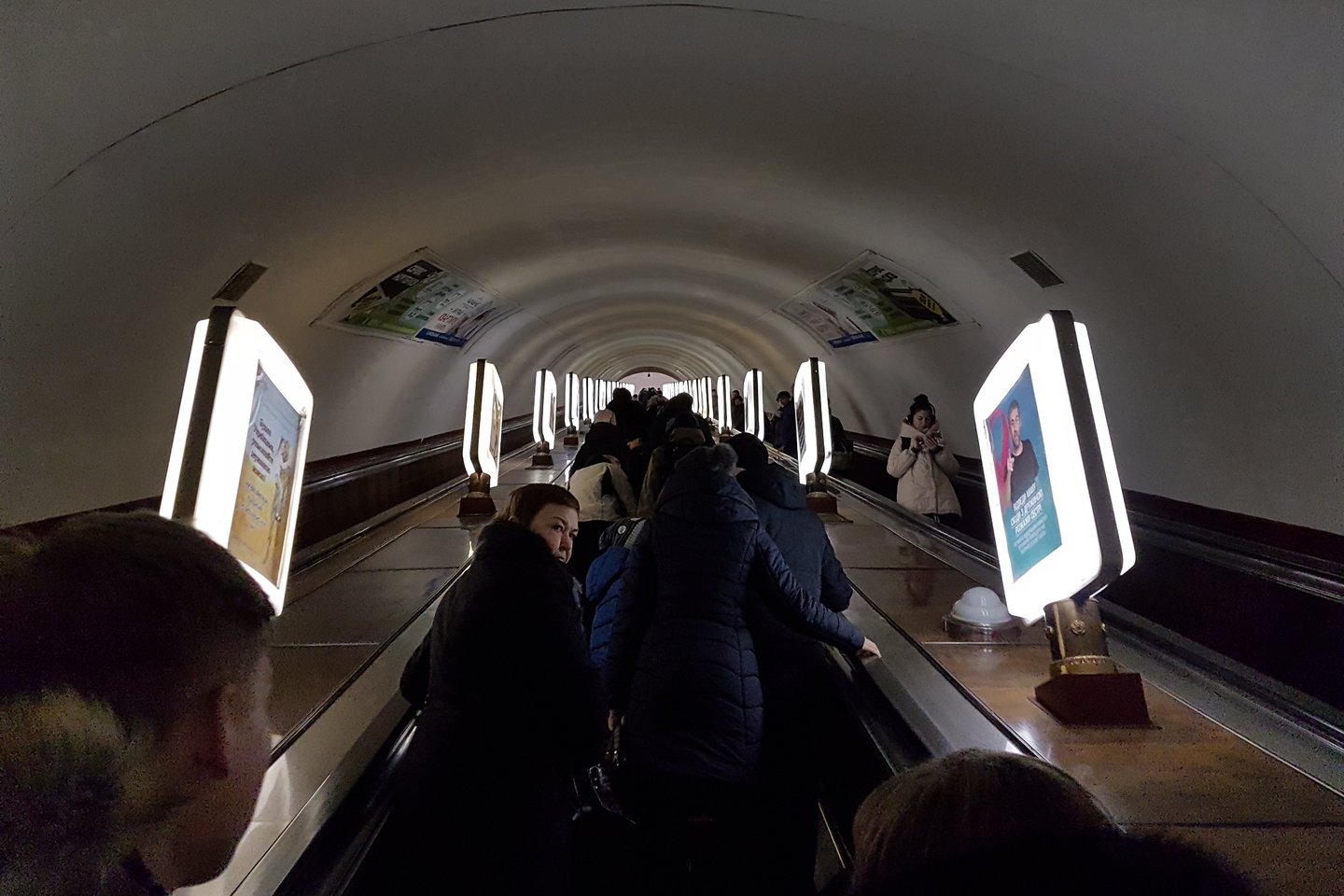 lrytas.lt žurnalistai turėjo galimybę apsilankyti giliausiai po žeme esančioje metro stotelėje visame pasaulyje, kuri yra Ukrainos sostinėje – Kijeve.<br>R.Rakauskės nuotr.