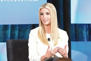 Skandalas JAV: Donaldo Trumpo dukra užlipo ant to paties grėblio