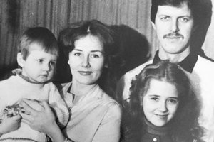 Nuotraukoje – žinoma manekenė, ramybę atradusi saloje. Atpažįstate, kas ji?