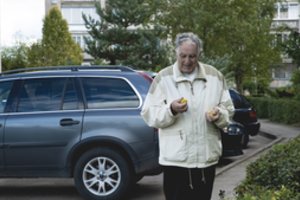 Dėl sunkios ligos ukmergiškis net į lovą nebeįlipdavo, naktį praleisdavo klūpomis