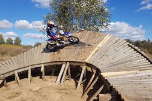 16-metis lietuvis Džiugas Kazakevičius dalyvaus neįprastose motociklų varžybose