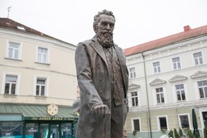 Jono Basanavičiaus paminklo atidengimas – Valstybės šimtmečio renginių akcentas