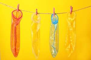 Konfiskavo tūkstančius suklastotų prezervatyvų