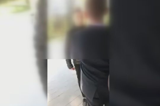 Nufilmuota: prestižinėje Kauno gimnazijoje – mokinių smurtas