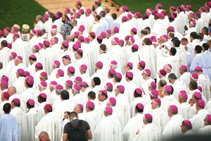Lenkų vyskupai į kovą su kunigų pedofilija stojo per vėlai