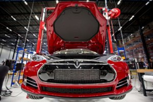„Tesla“ dėl prekybos karo Kinijoje imsis skausmingų priemonių