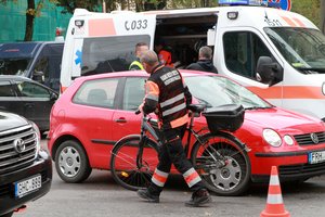 Dviratininkai spjauna į saugumą: nori keisti KET, važinėti be liemenių ir per perėjas