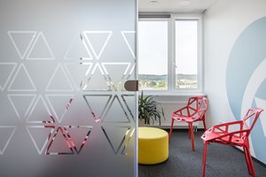 Biuras, kuriame vaikštoma basomis