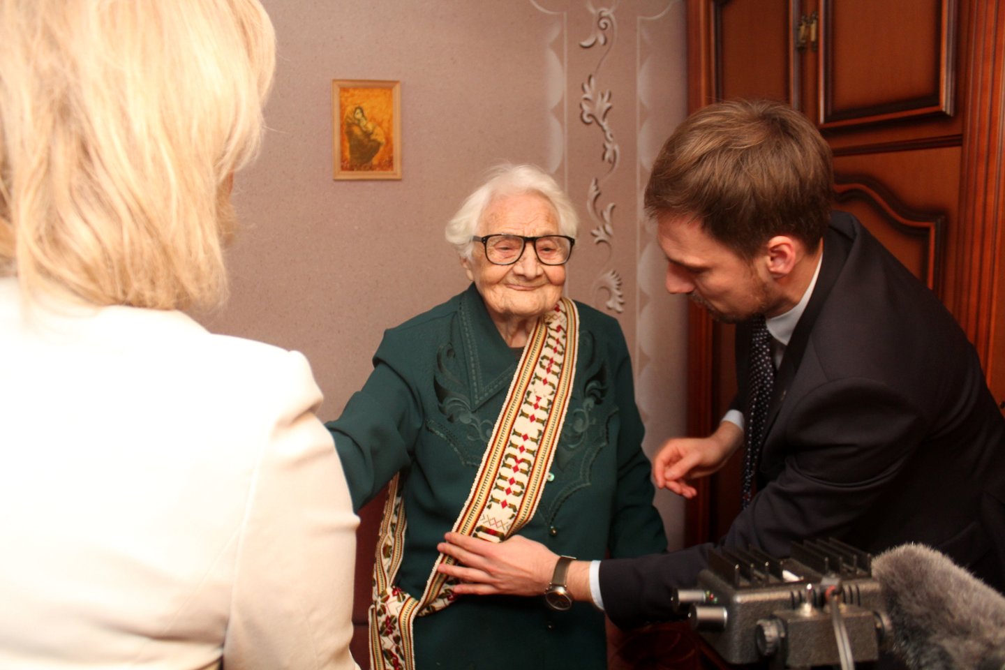  Šimto metų jubiliejų švenčianti J.Vitkauskienė svečius stebino savo energija ir optimizmu<br> R.Vitkaus nuotr.