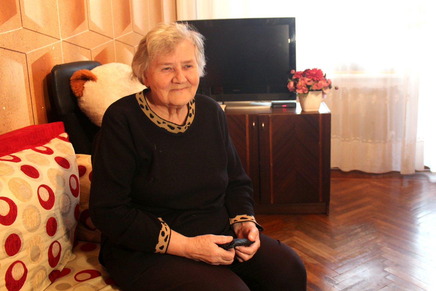 J.Vitkauskienės dukra J.E.Babinskienė sakė, kad mama visada buvo ir yra geros nuotaikos.  <br> R.Vitkaus nuotr.