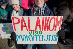 Mokytojai žada tęsti streiką dėl etatinio apmokėjimo