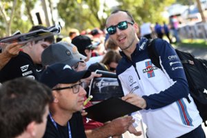 Lenkas Robertas Kubica po aštuonerių metų grįžta į „Formulės-1“ lenktynes