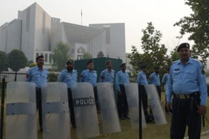 Pakistane per ataką Kinijos konsulate žuvo mažiausiai du pareigūnai