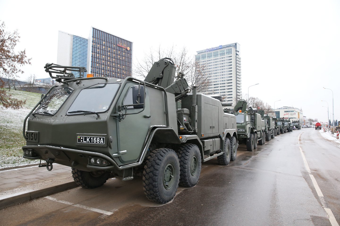  Lietuvos kariuomenės šimtmečio parade pasirodys daugiau nei 80 karinių mašinų.<br> R. Danisevičiaus nuotr.