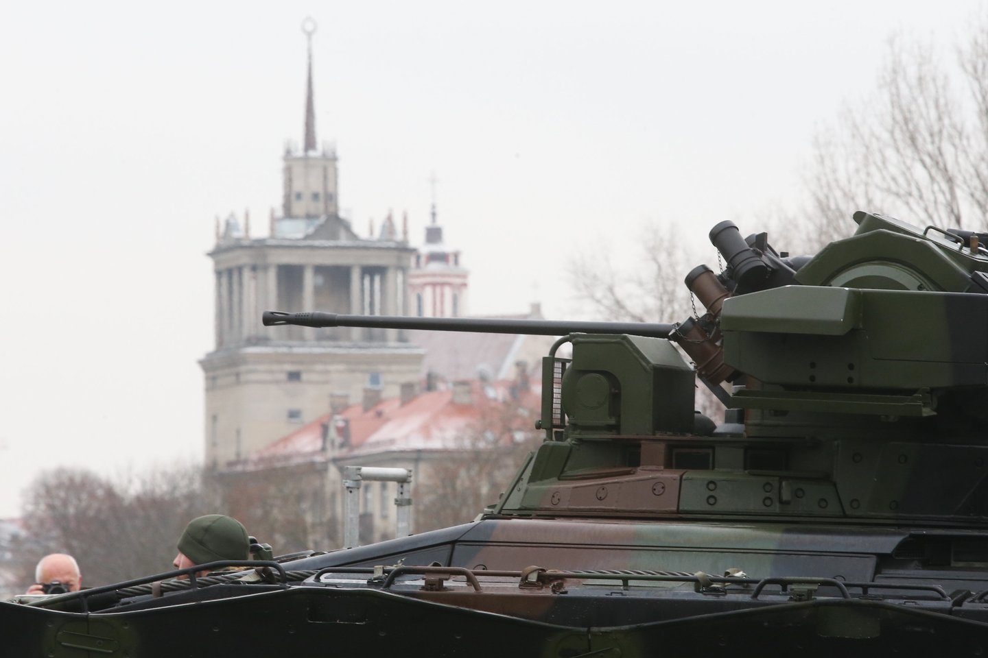  Lietuvos kariuomenės šimtmečio parade pasirodys daugiau nei 80 karinių mašinų.<br> R. Danisevičiaus nuotr.